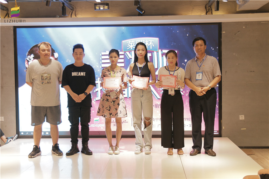 網(wǎng)絡(luò )票選.jpg